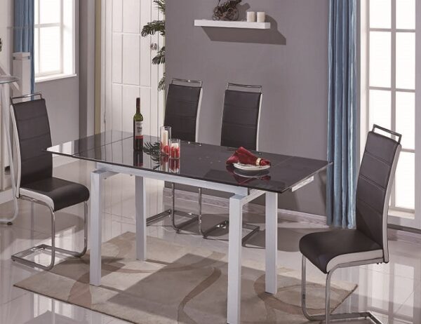 Стол в Калининграде